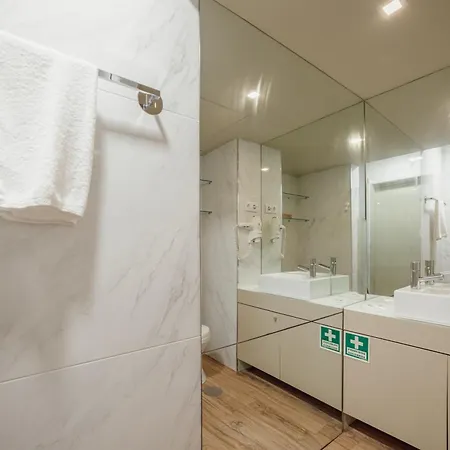 Flores Deluxe By Hosty Apartment